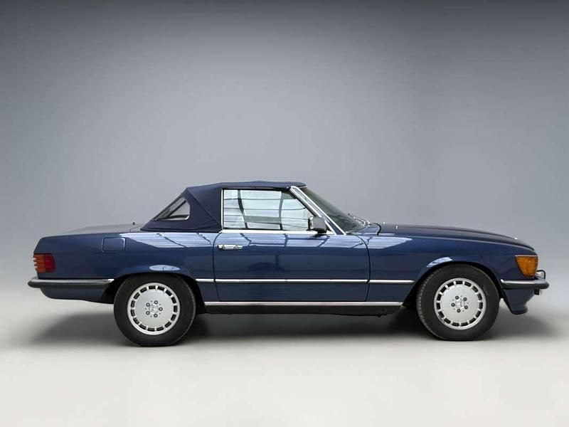 Usado Mercedes SL380 230 CV (169 kW) 1984 Azul Descapotable