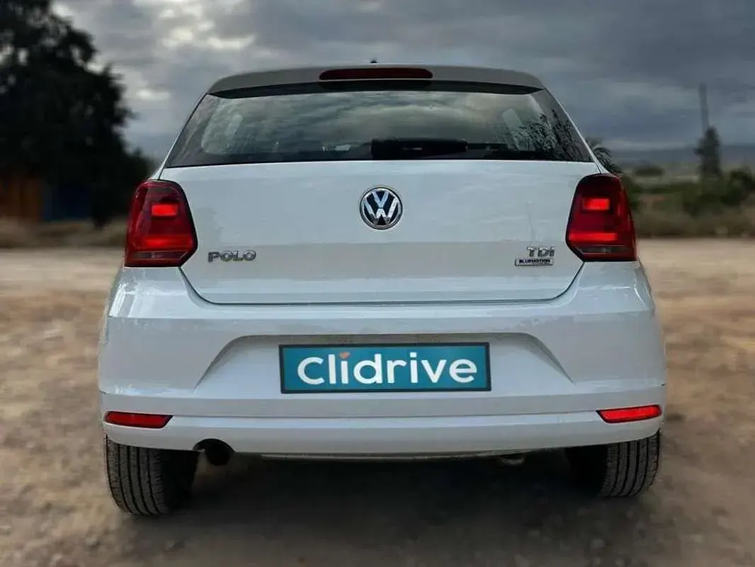 Usado VW Polo Advance 90 CV (66 kW) 2015 Blanco Utilitario
