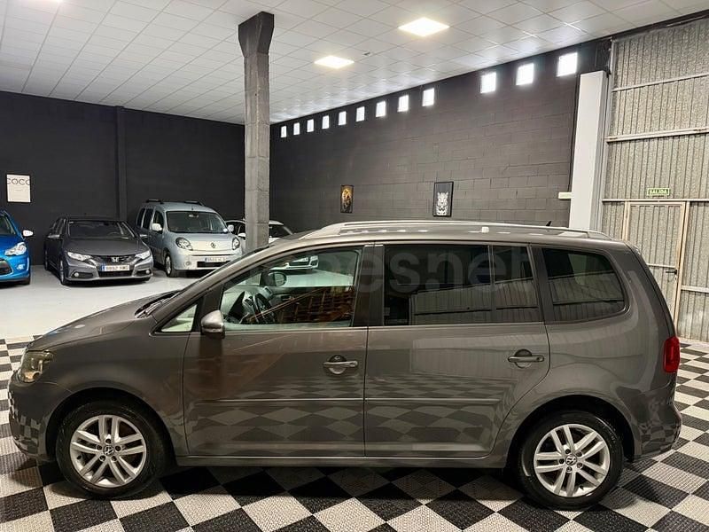 Usado VW Touran Advance 105 CV (77 kW) 2011 Gris / plata Monovolumen