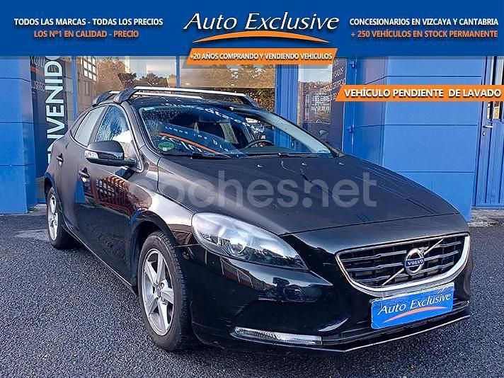 Negro Usado 2015 Volvo V40 Momentum Berlina | 9990 € (Precio justo) - Imagen 1/4