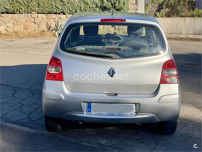 Usado Renault Twingo Dynamique 75 CV (55 kW) 2009 Gris / plata Utilitario