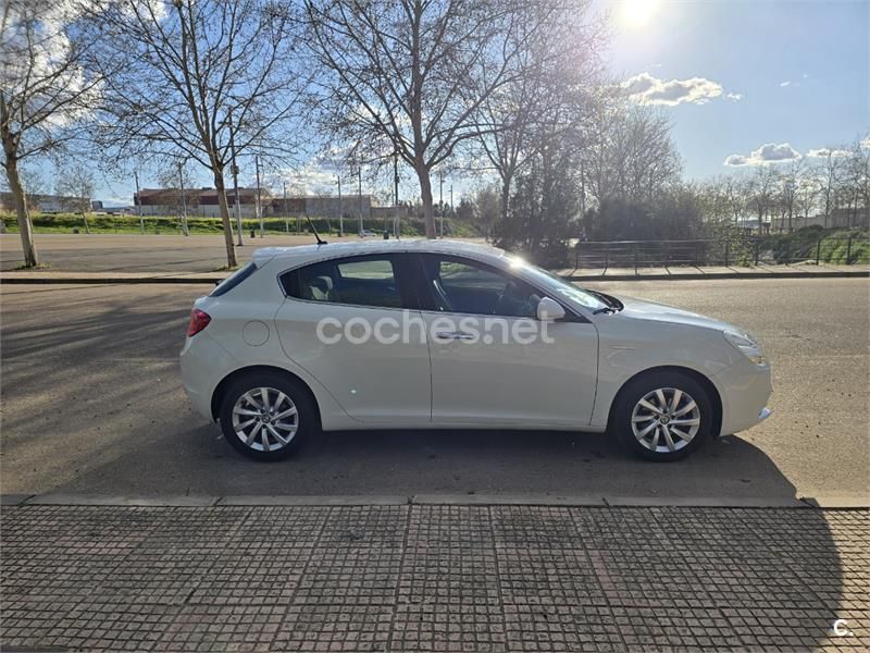 Usado Alfa Romeo Giulietta Distinctive 105 CV (77 kW) 2016 Blanco Utilitario