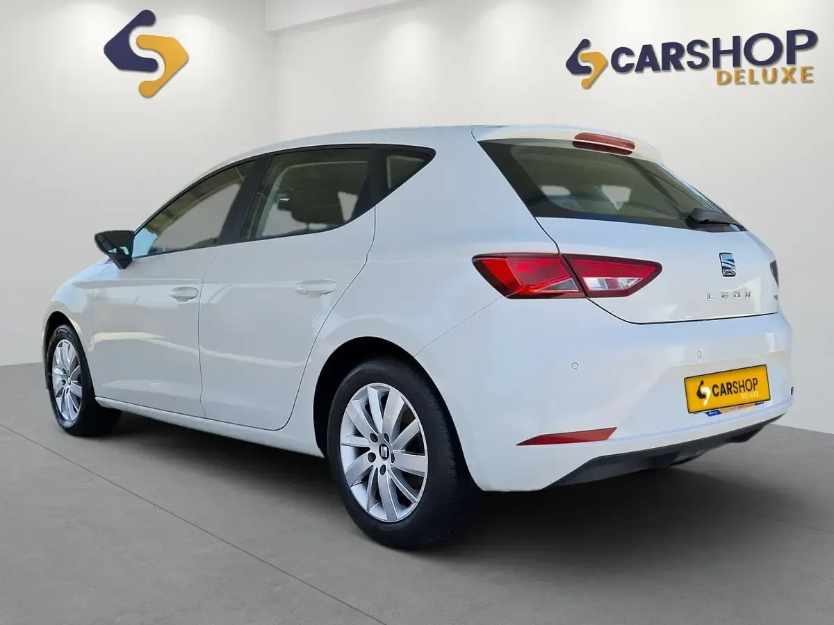 Usado Seat Leon Style 110 CV (80 kW) 2017 Blanco Berlina