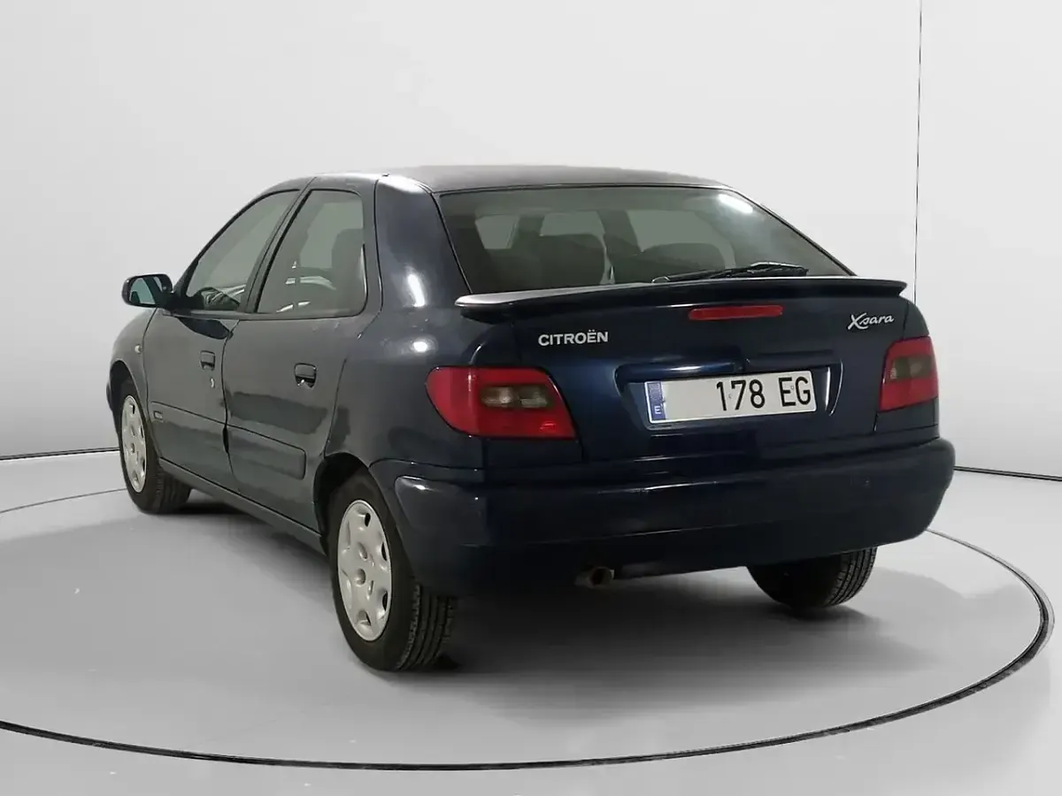 Usado Citroën Xsara 90 CV (66 kW) 2000 Azul Berlina