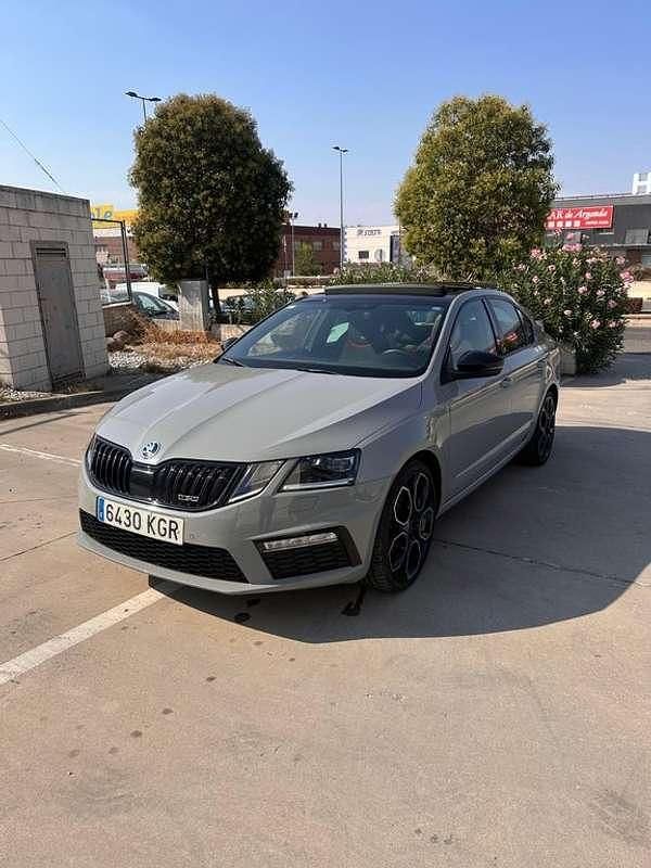 Gris Usado 2018 Skoda Octavia RS Familiar | 24.499 € (Un poco caro) - Imagen 1/4