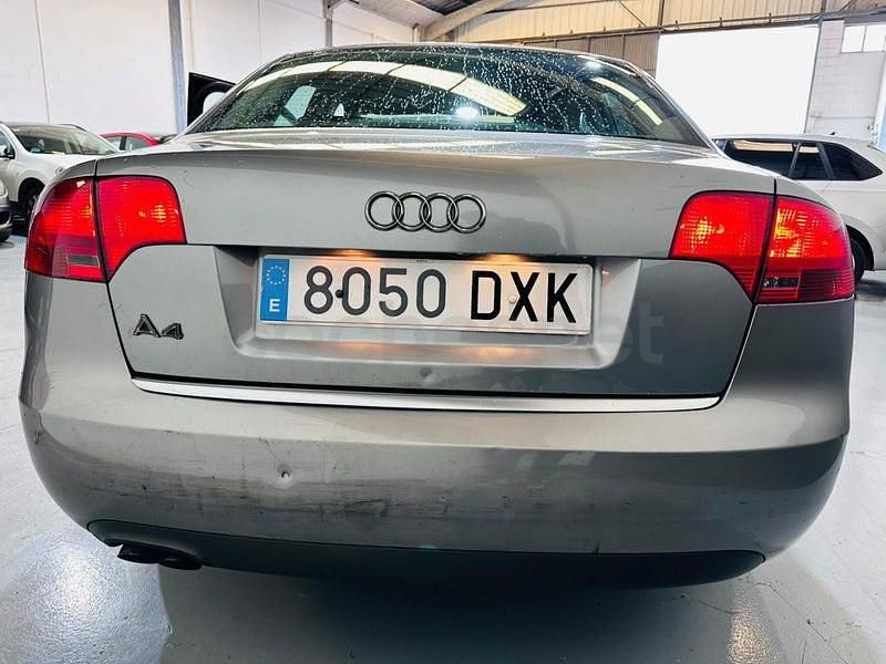 Usado Audi A4 115 CV (84 kW) 2006 Gris / plata Familiar