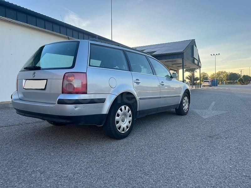 Usado VW Passat Trendline 130 CV (95 kW) 2002 Gris / plata Familiar