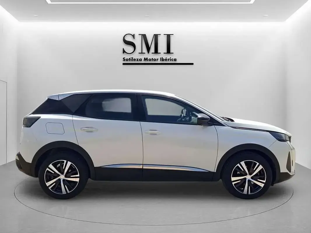 Usado Peugeot 3008 Allure 131 CV (96 kW) 2024 Blanco SUV