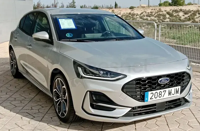 Usado Ford Focus ST-Line X 125 CV (91 kW) 2023 Gris / plata Berlina