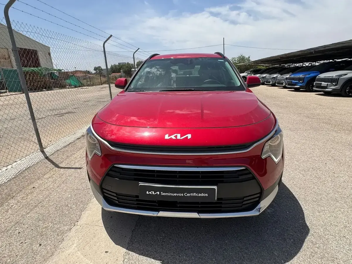 Usado Kia Niro 129 CV (94 kW) 2025 Rojo SUV