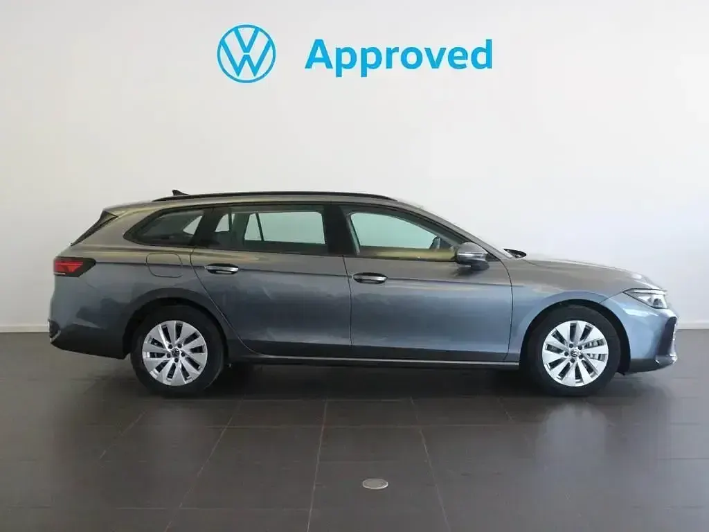Usado VW Passat 204 CV (150 kW) 2025 Gris Familiar