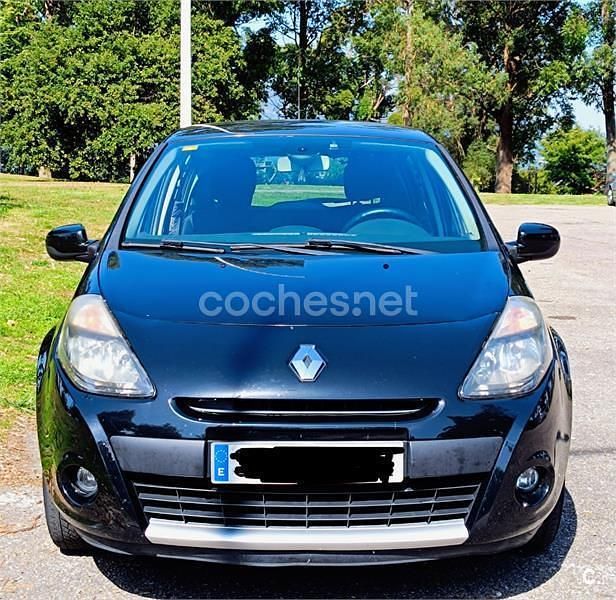Negro Usado 2012 Renault Clio III Collection Berlina | 4199 € (Precio justo) - Imagen 1/4