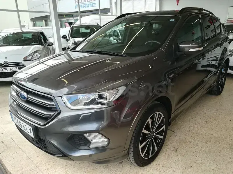 Usado Ford Kuga ST-Line 150 CV (110 kW) 2018 Gris / plata SUV