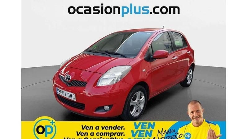 Usado Toyota Yaris 69 CV (50 kW) 2010 Rojo Utilitario