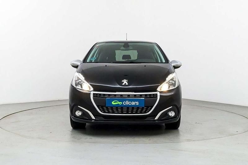 Usado Peugeot 208 Signature Sky 83 CV (61 kW) 2019 Negro Utilitario