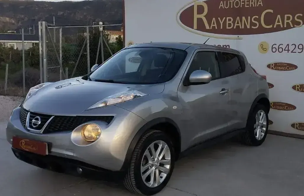 Usado Nissan Juke Shiro 117 CV (86 kW) 2012 Gris / plata SUV