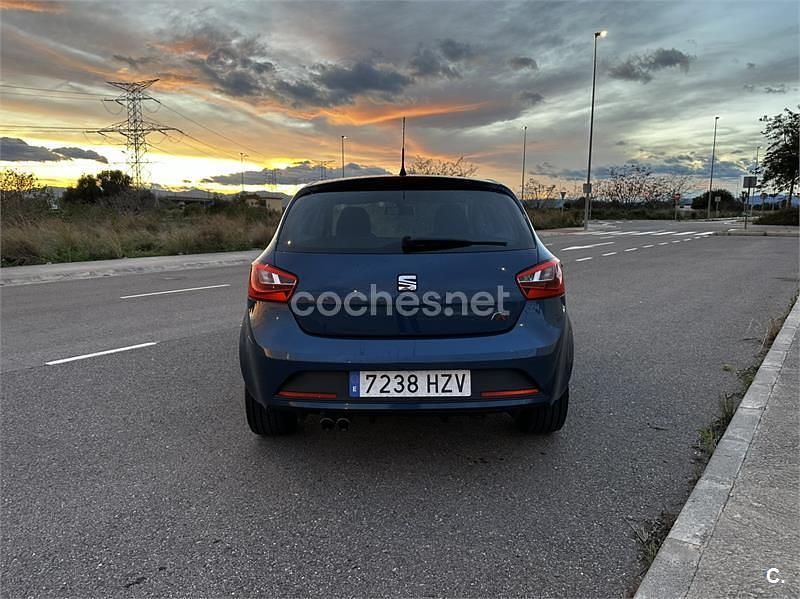 Usado Seat Ibiza FR 105 CV (77 kW) 2014 Azul Berlina