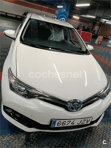 Blanco Usado 2017 Toyota Auris Hybrid Active Familiar | 12.000 € (Buen precio) - Imagen 1/4