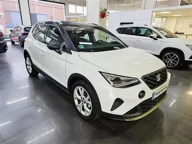 Usado Seat Arona FR 116 CV (85 kW) 2024 Blanco SUV