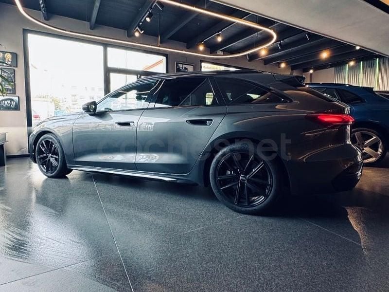 Usado Audi A5 Ambiente 204 CV (150 kW) 2025 Gris / plata Familiar