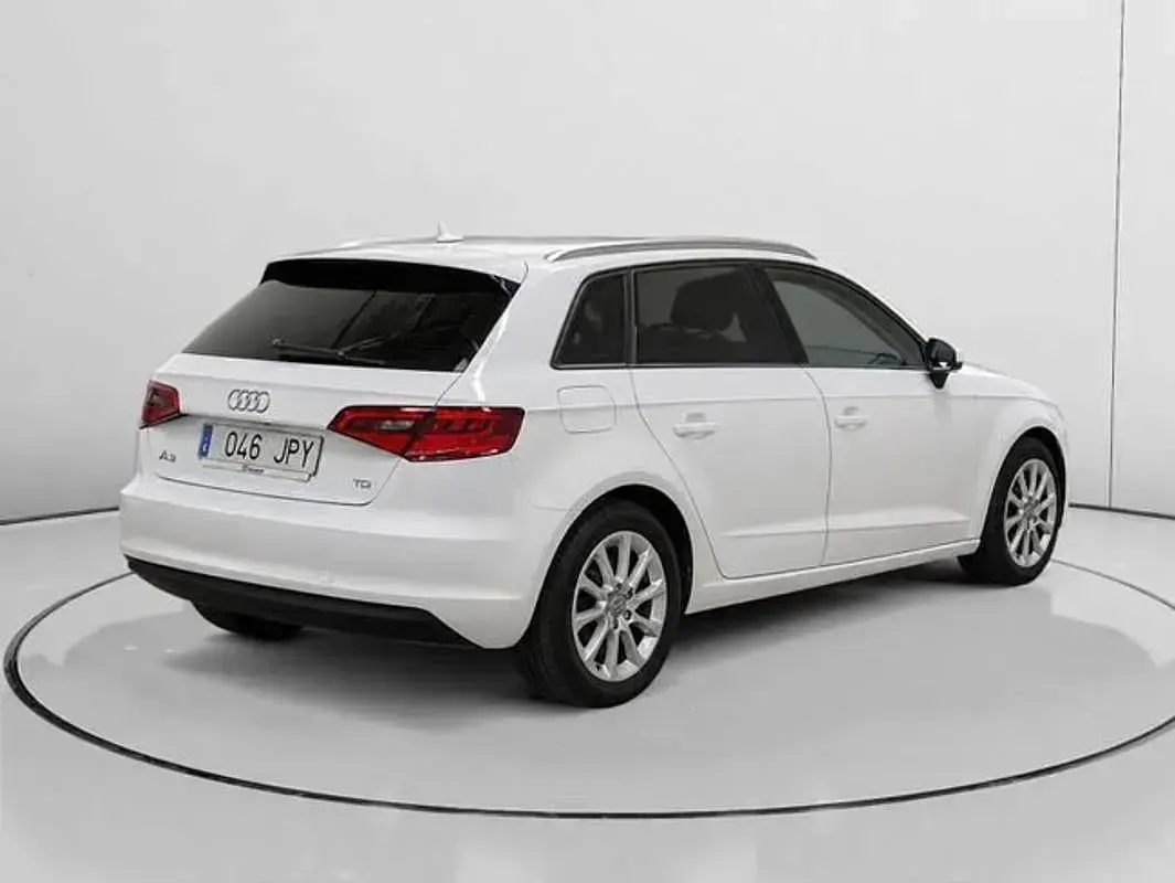 Usado Audi A3 Sportback Attraction 116 CV (85 kW) 2016 Blanco Utilitario