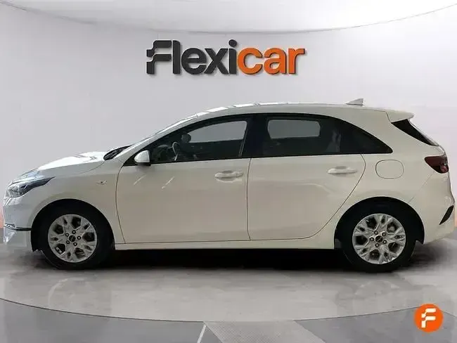 Usado Kia Ceed 100 CV (73 kW) 2022 Blanco Utilitario