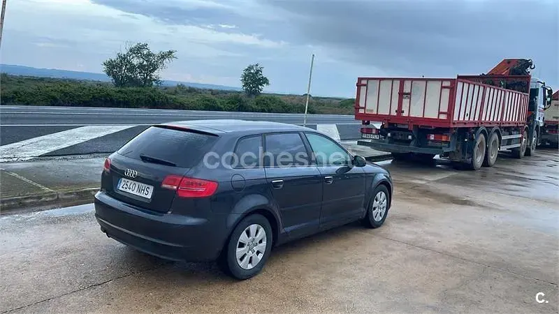 Usado Audi A3 Attraction 105 CV (77 kW) 2010 Negro Utilitario