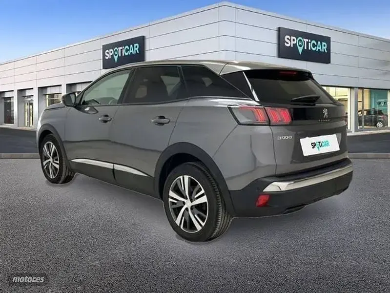 Usado Peugeot 3008 Allure 130 CV (95 kW) 2024 Gris SUV