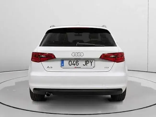 Usado Audi A3 Attraction 110 CV (80 kW) 2016 Blanco Utilitario