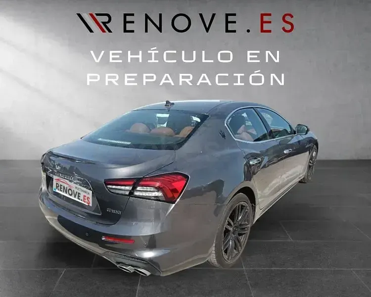 Usado Maserati Ghibli 350 CV (257 kW) 2022 Gris / plata Berlina