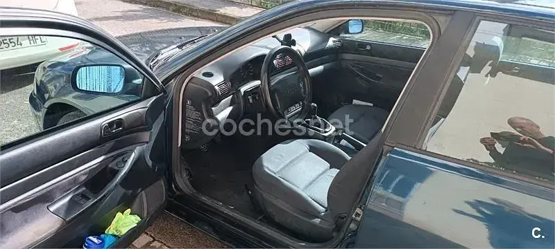 Usado Audi A4 90 CV (66 kW) 1995 Verde Berlina