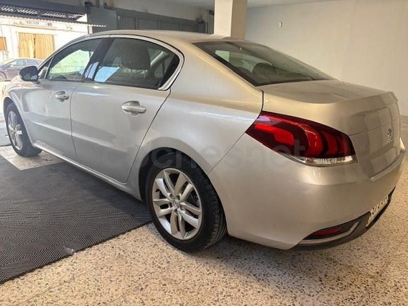 Usado Peugeot 508 Active 120 CV (88 kW) 2017 Gris / plata Berlina