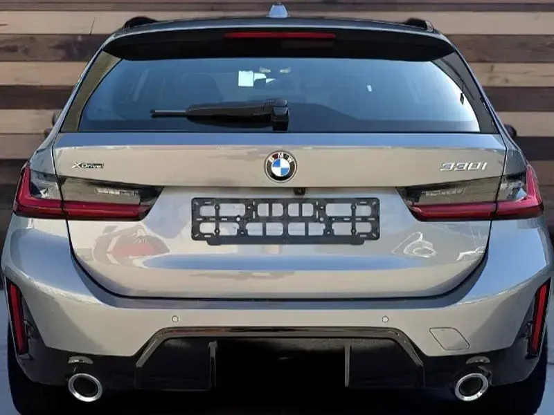 Usado BMW 330 245 CV (180 kW) 2025 Gris / plata Familiar