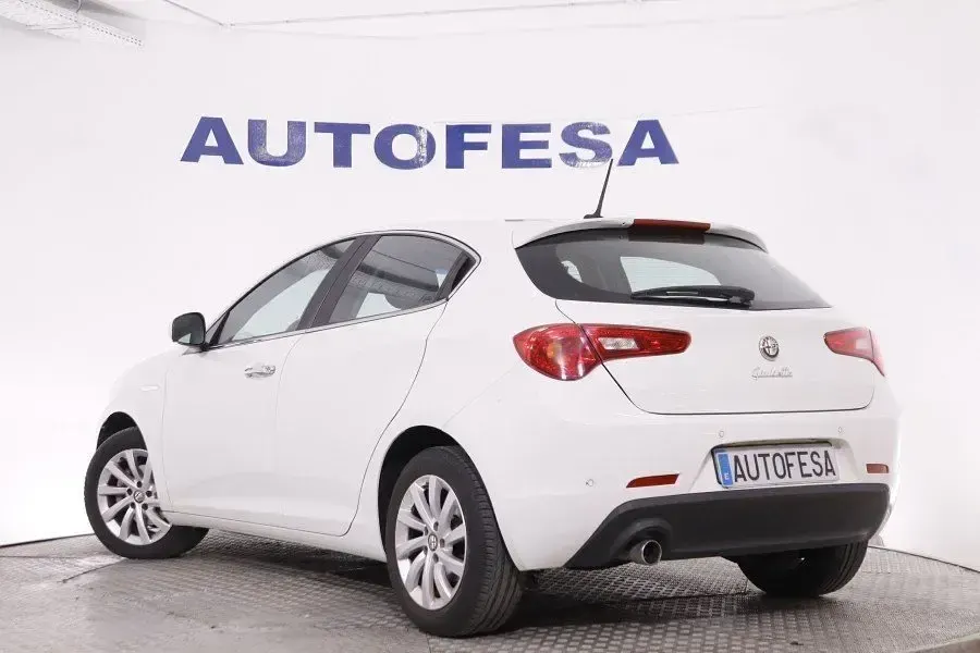 Usado Alfa Romeo Giulietta Progression 105 CV (77 kW) 2016 Blanco Utilitario