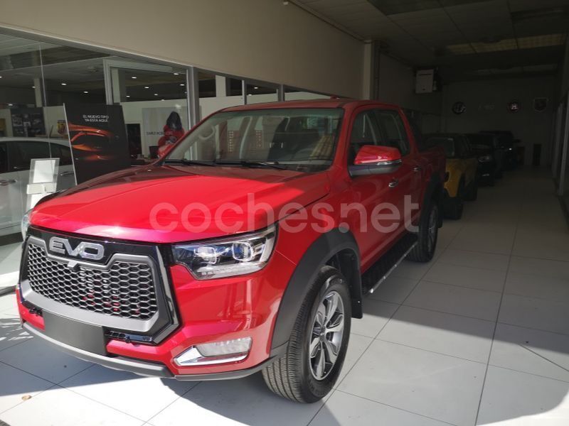 Usado EVO Cross 4 136 CV (100 kW) 2023 Rojo Recogida