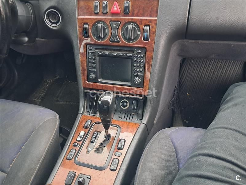Usado Mercedes E270 Avantgarde 170 CV (125 kW) 2002 Negro Berlina