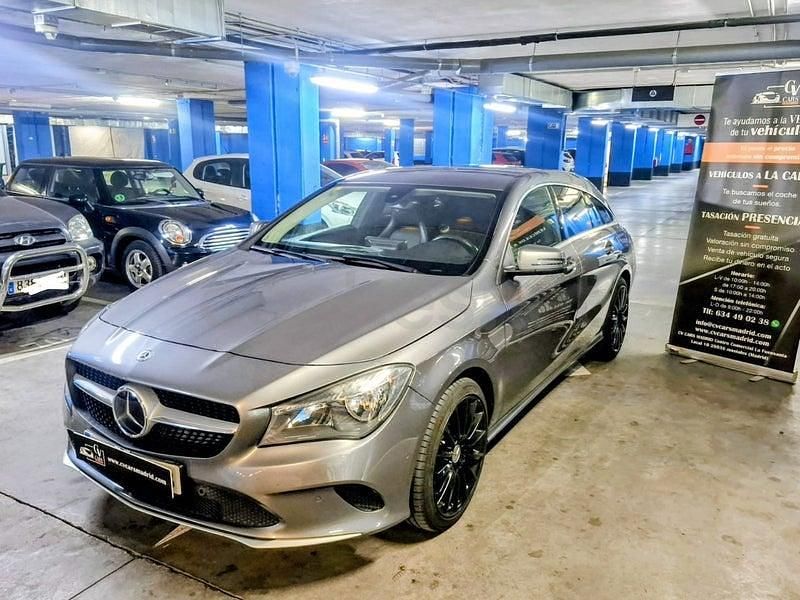 Usado Mercedes CLA180 Shooting Brake 136 CV (100 kW) 2019 Gris / plata Familiar