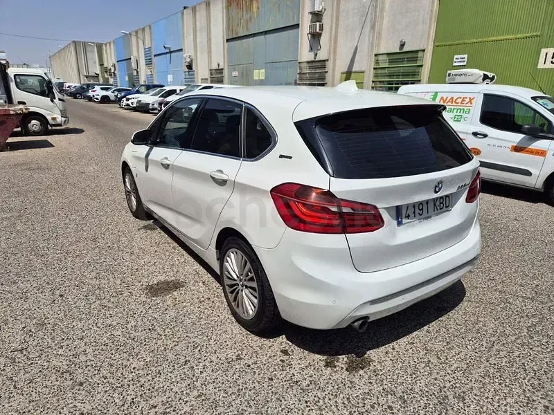 Usado BMW 225 Active Tourer iPerformance 224 CV (164 kW) 2017 Blanco Monovolumen