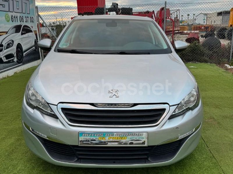 Usado Peugeot 308 Access 130 CV (95 kW) 2014 Gris / plata Berlina