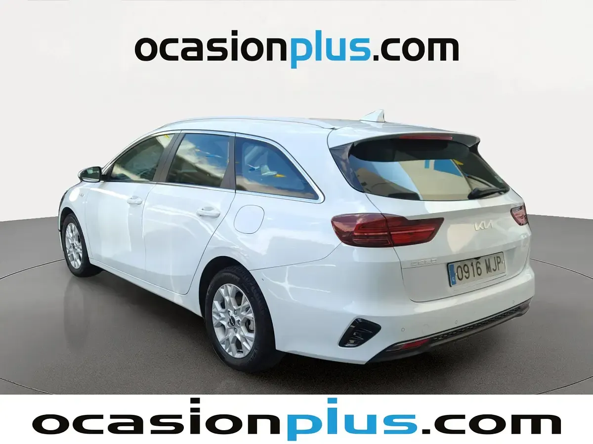 Usado Kia Ceed 120 CV (88 kW) 2023 Blanco Utilitario