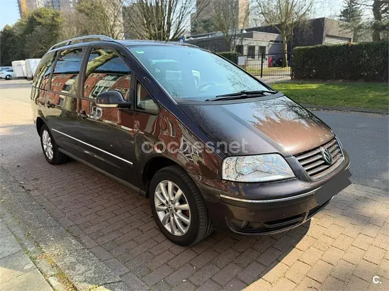 Usado VW Sharan Advance 140 CV (102 kW) 2007 Granate Monovolumen