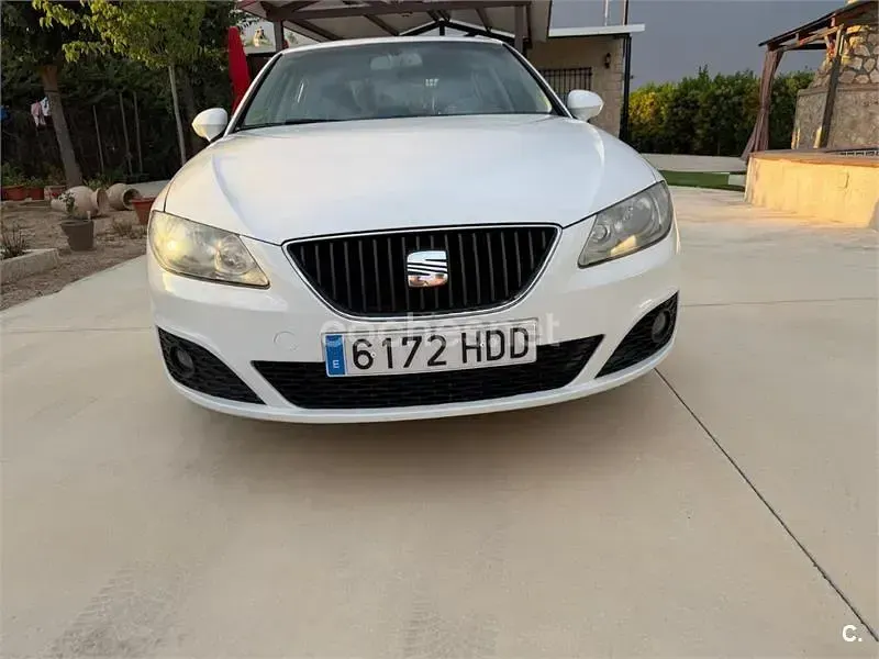 Usado Seat Exeo Reference 120 CV (88 kW) 2011 Blanco Berlina