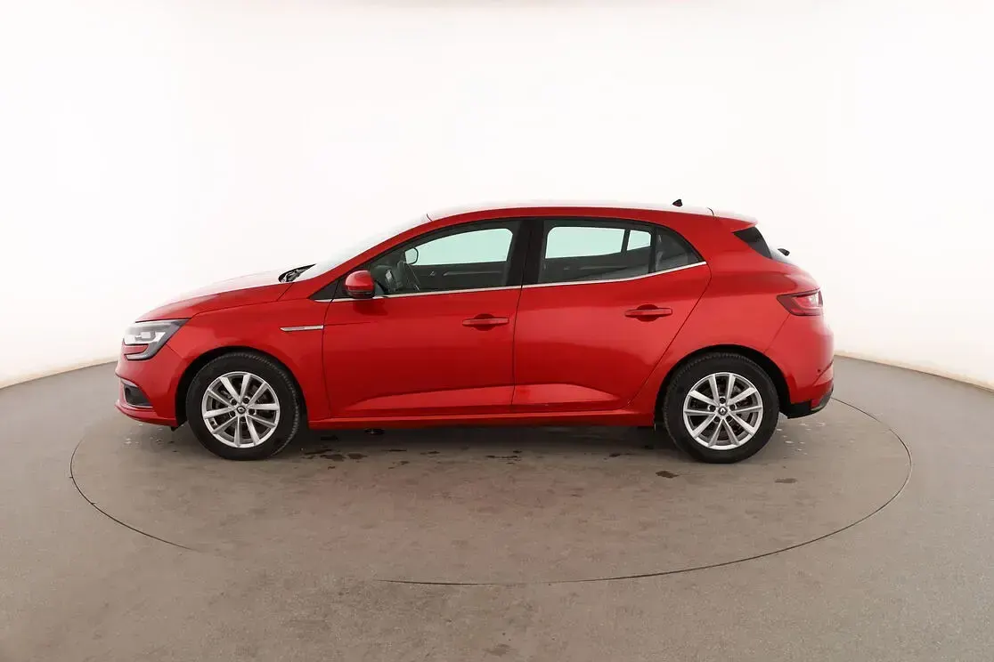 Usado Renault Mégane IV Zen 132 CV (97 kW) 2016 Rojo Berlina