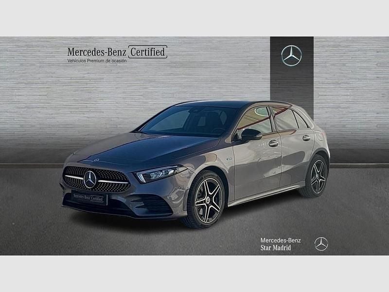 Mountaingrau met. Usado 2021 Mercedes A250 AMG line Utilitario | 27.490 € (Precio justo) - Imagen 1/4