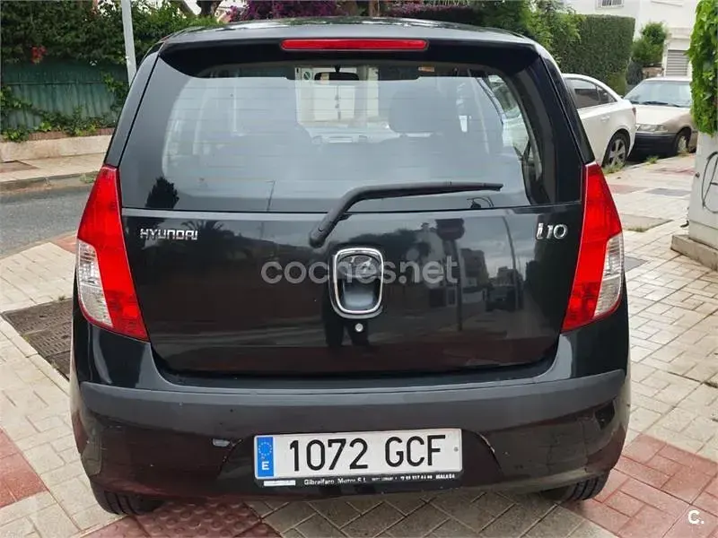 Usado Hyundai i10 Comfort 66 CV (48 kW) 2008 Negro Utilitario