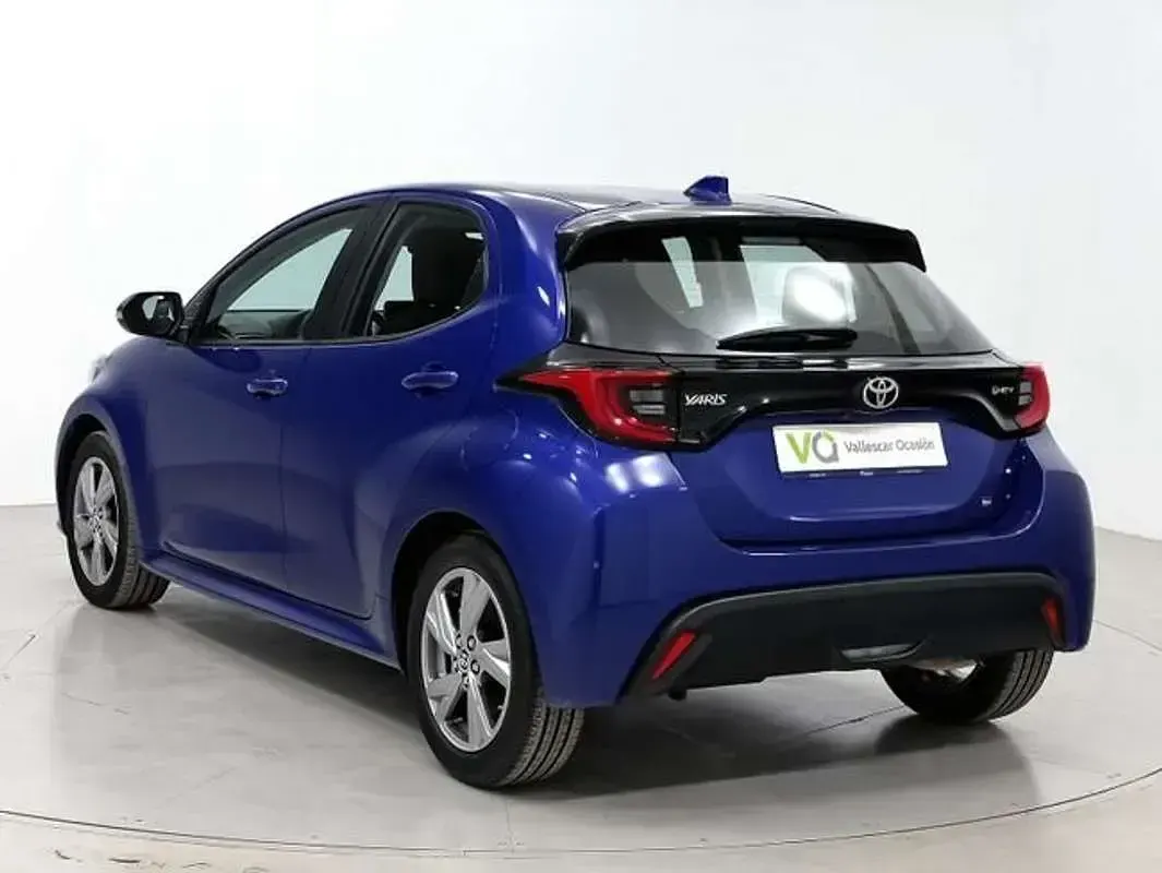 Usado Toyota Yaris Active 116 CV (85 kW) 2024 Azul Utilitario