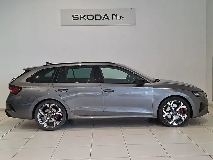 Usado Skoda Octavia RS 265 CV (194 kW) 2025 Gris Familiar
