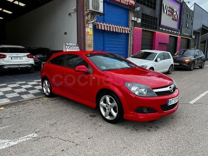 Usado Opel Astra GTC Sport 125 CV (91 kW) 2011 Rojo Berlina