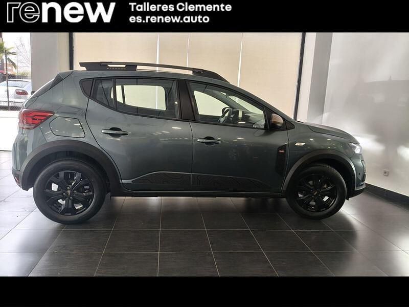Usado Dacia Sandero Extreme 100 CV (73 kW) 2025 Verde Berlina
