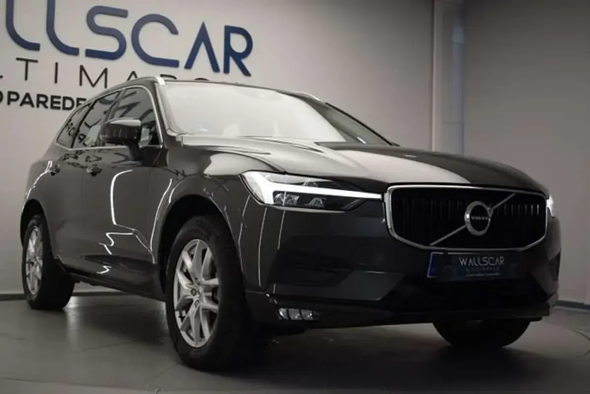 Usado Volvo XC60 Momentum 197 CV (144 kW) 2021 Gris SUV